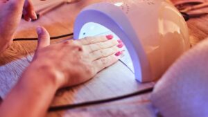 Nail tech