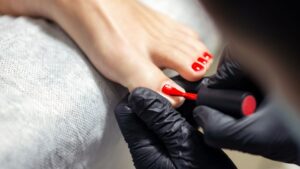 Naperville Nail Salon Guide to No-Chip and Dip Powder 