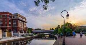 downtown-naperville-riverwalk-in-illinois